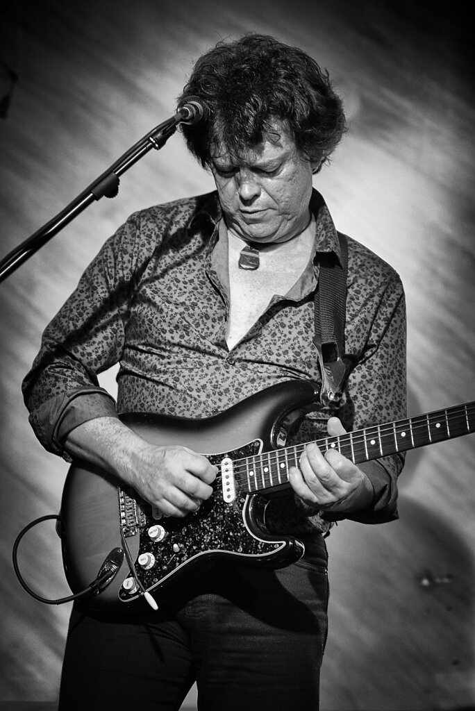 Willie Logan Band [3:6]